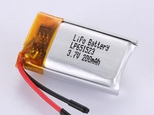 LP651523 3.7V 200MAH প্রিজম্যাটিক পলিমার লিথিয়াম আয়ন রিচার্জেবল সেল ফর্ম এবং ফাংশনের নিখুঁত সমন্বয় ছোট আকার