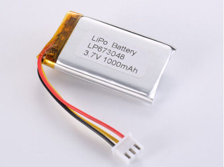 LP673048 3.7V 1000MAH লিথিয়াম আয়ন ব্যাটারি নির্মাতারা 3.7V 1C পিক ডিসচার্জ রেট ইলেকট্রনিক ডিভাইসের জন্য সিলভার লিথিয়াম পলিমার ব্যাটারি
